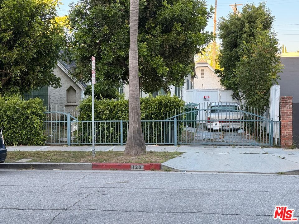 Property photo for 128 N Carson Rd, Beverly Hills, CA
