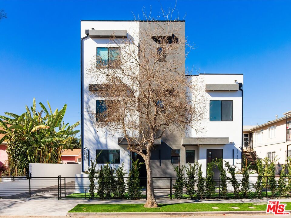 Property photo for 2817 S Redondo Blvd, Los Angeles, CA