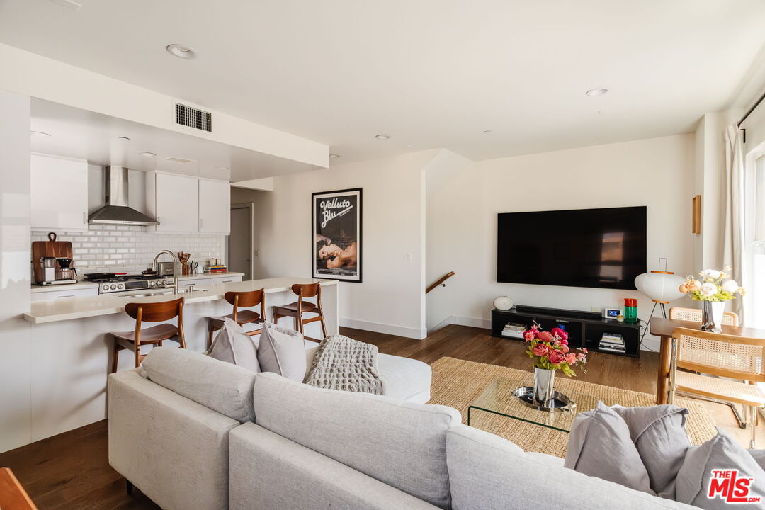Property photo for 1514 S Bedford St, Los Angeles, CA