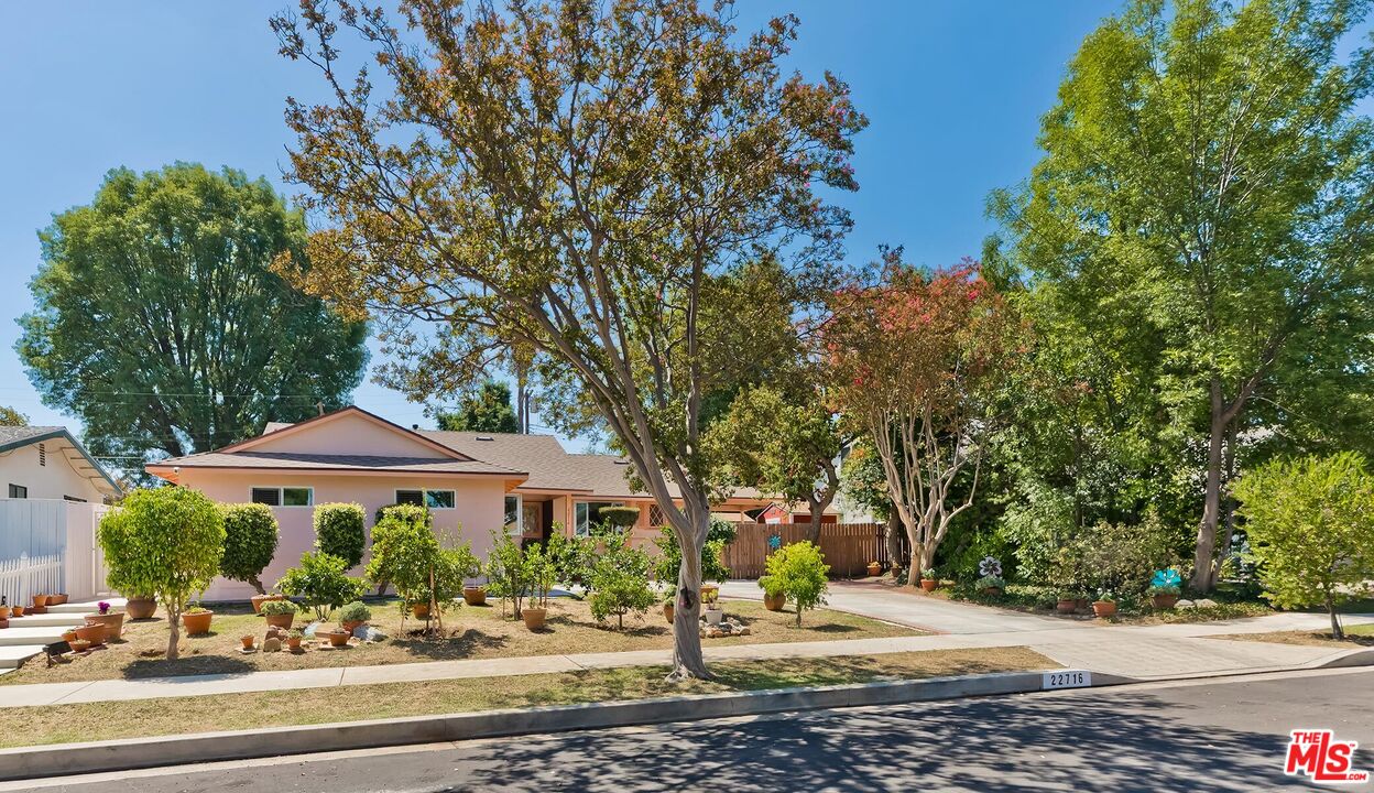 Property photo for 22716 Kittridge St, Los Angeles, CA