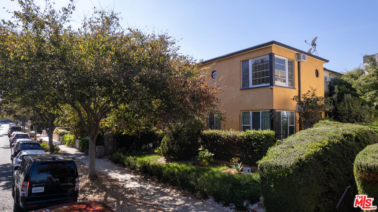 Property photo for 305 S Reeves Dr, #305 B, Beverly Hills, CA