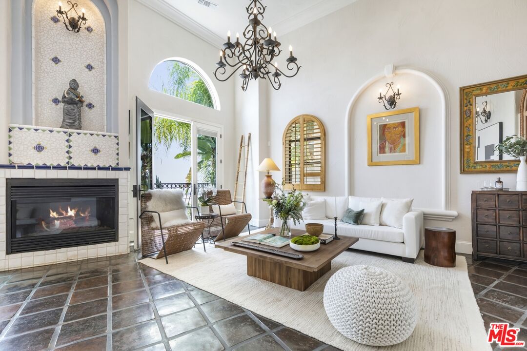 Property photo for 6383 Quebec Dr, Los Angeles, CA