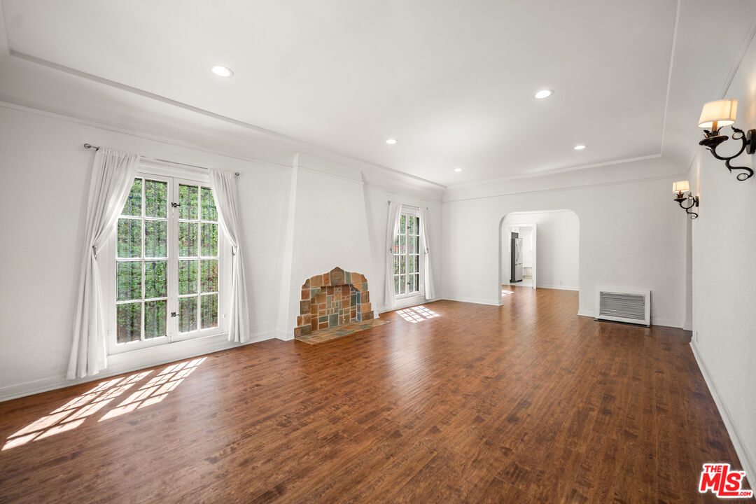 Property photo for 123 S Orange Dr, Los Angeles, CA