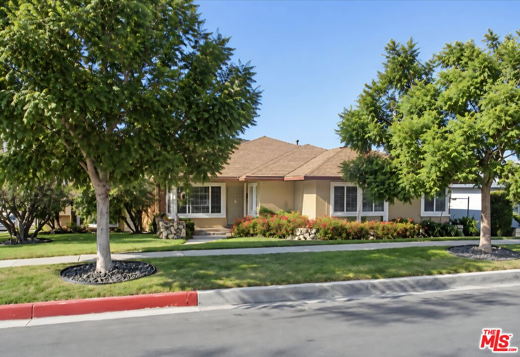 Property photo for 5402 W 57th St, Los Angeles, CA