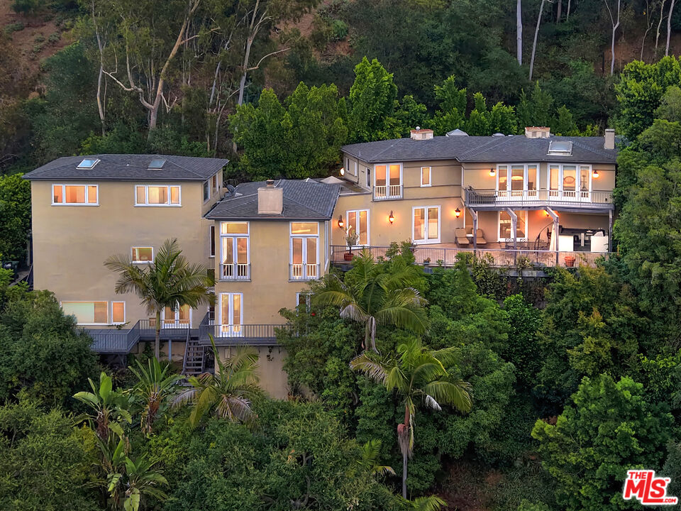 Property photo for 9430 Readcrest Dr, Beverly Hills, CA