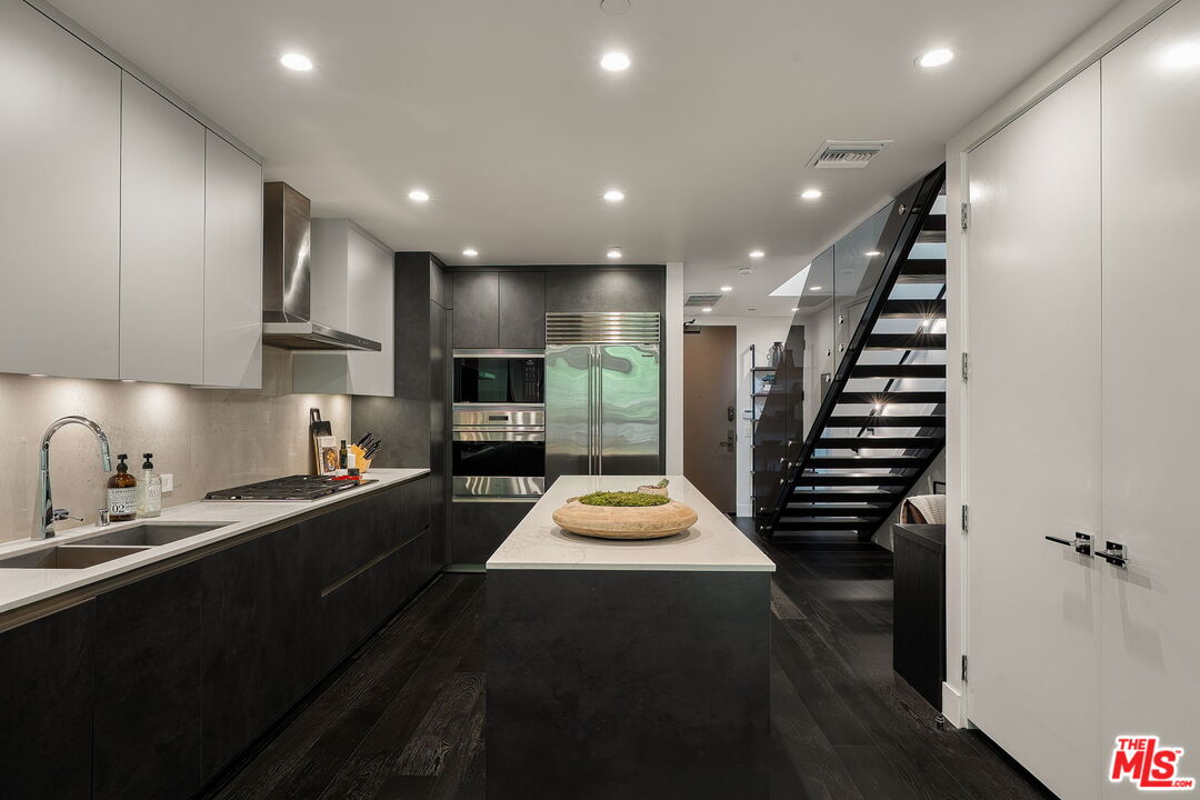 Property photo for 724 N Croft Ave, #313, Los Angeles, CA
