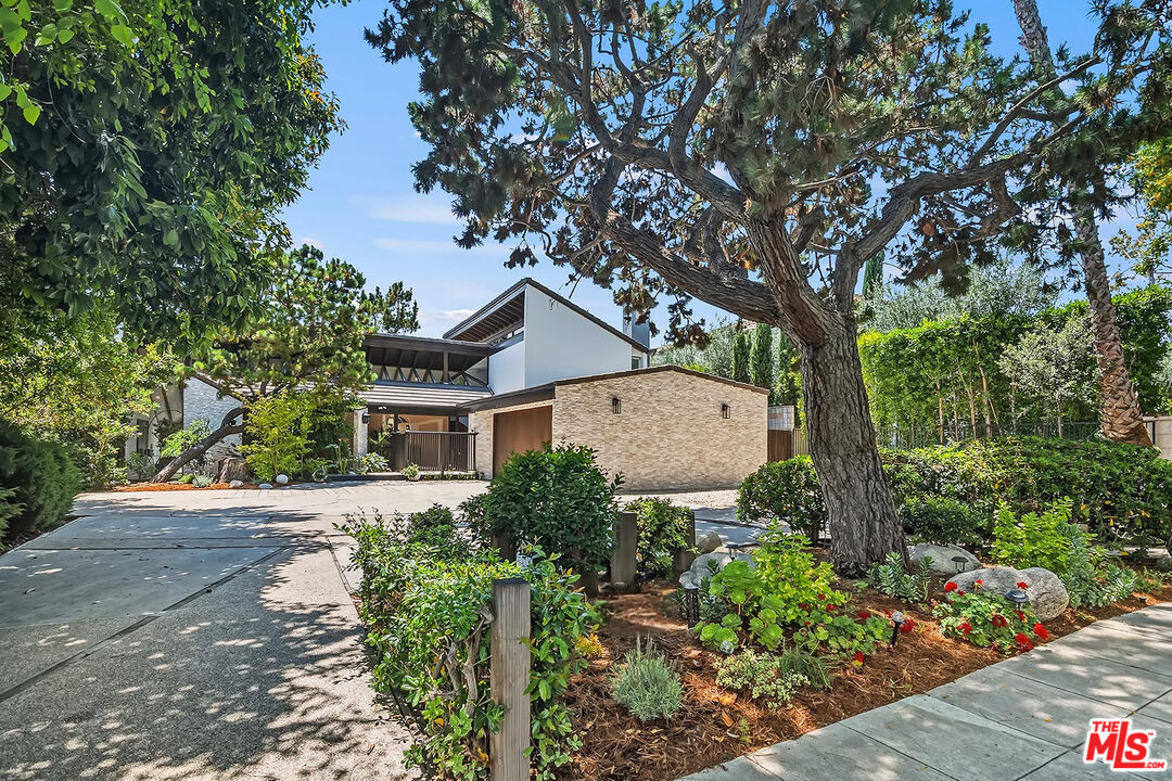 Property photo for 515 N Roxbury Dr, Beverly Hills, CA