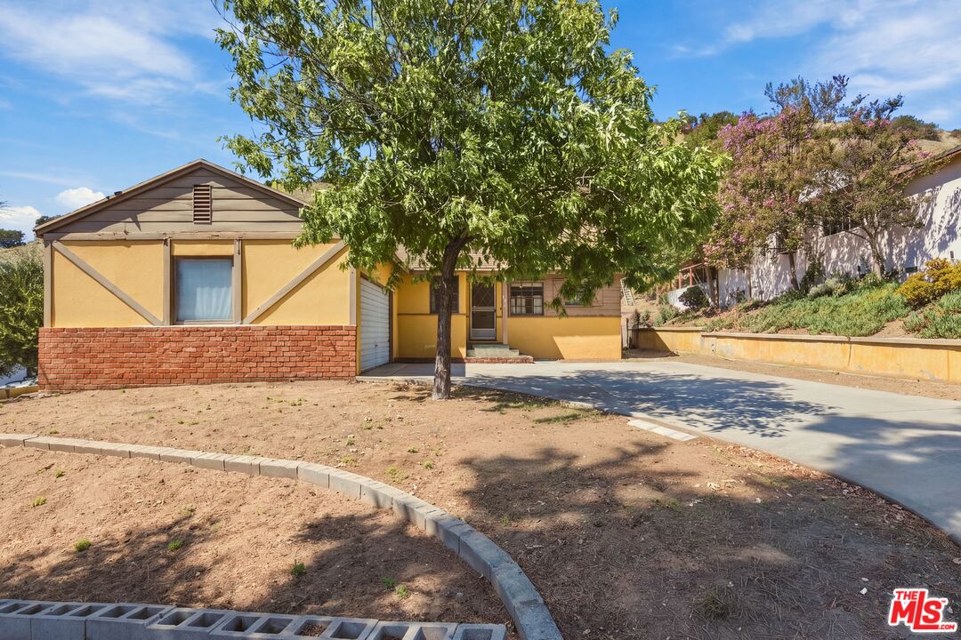 Property photo for 8501 Petaluma Dr, Los Angeles, CA