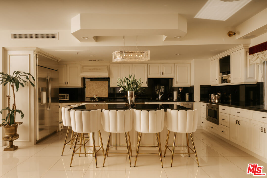 Property photo for 10450 Wilshire Blvd, #4J, Los Angeles, CA
