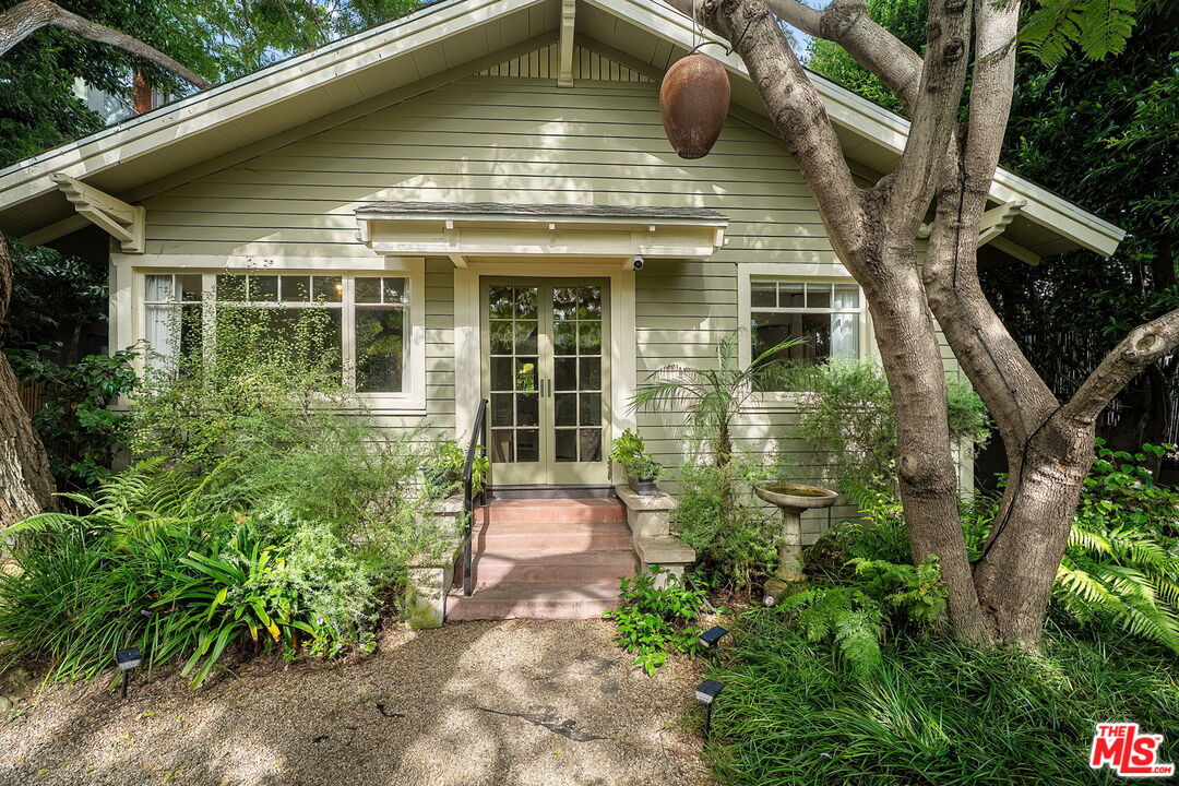 Property photo for 935 Palms Blvd, Venice, CA