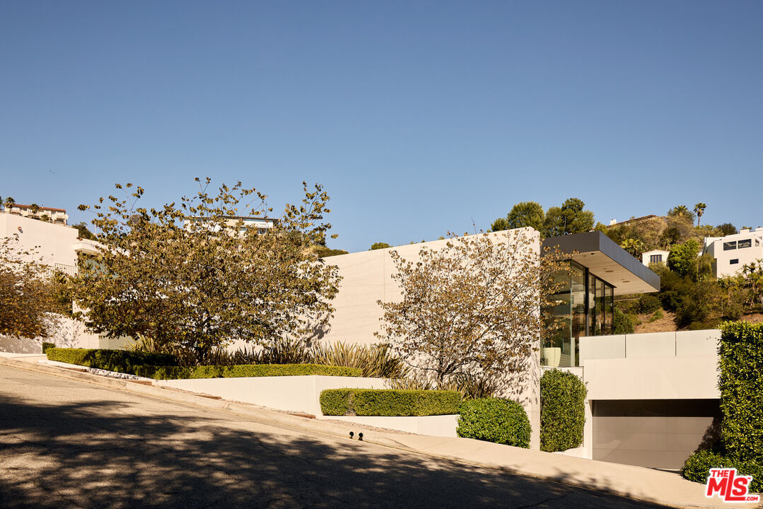 Property photo for 1822 Marcheeta Pl, Los Angeles, CA
