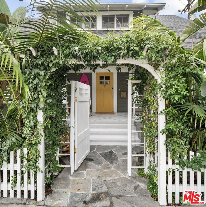 Property photo for 2704 3rd Street, Santa Monica, CA