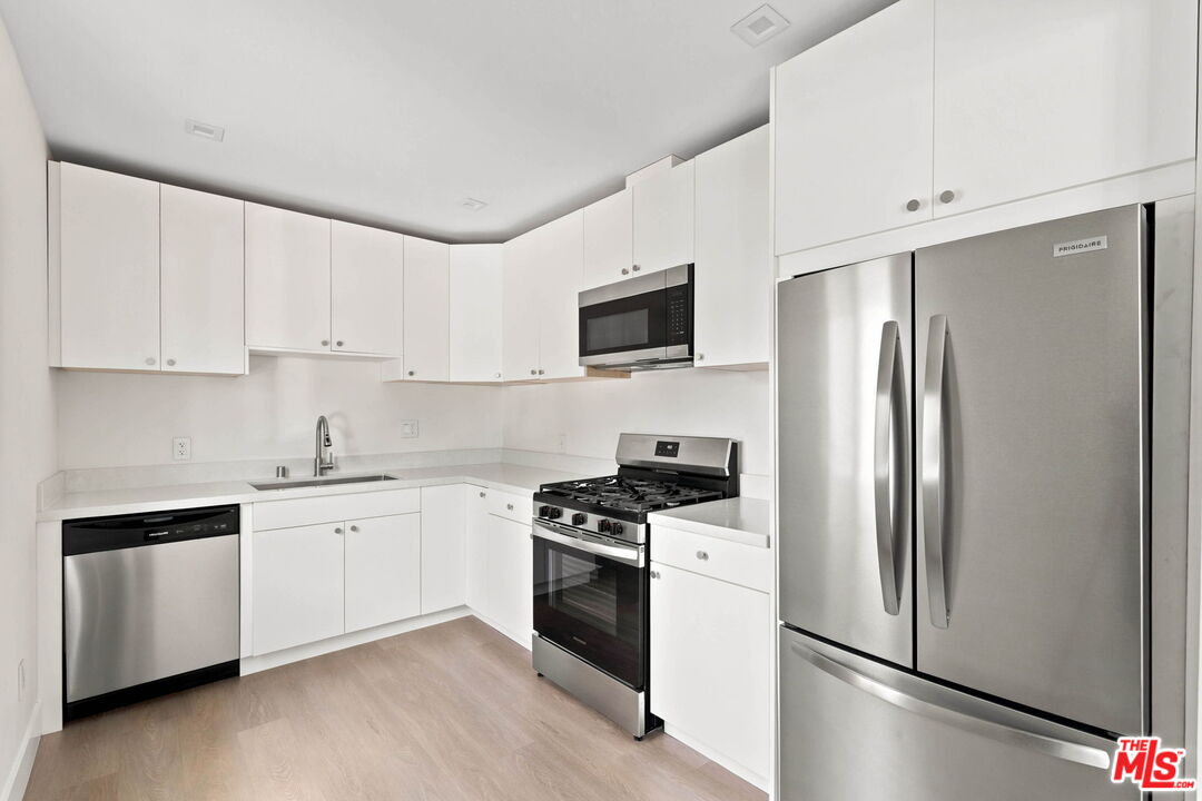 Property photo for 420 S Sepulveda Blvd, #5, Los Angeles, CA