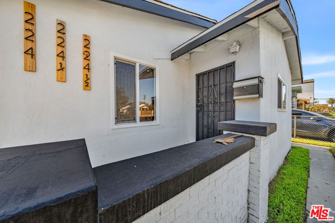Property photo for 224 W 84th St, Los Angeles, CA
