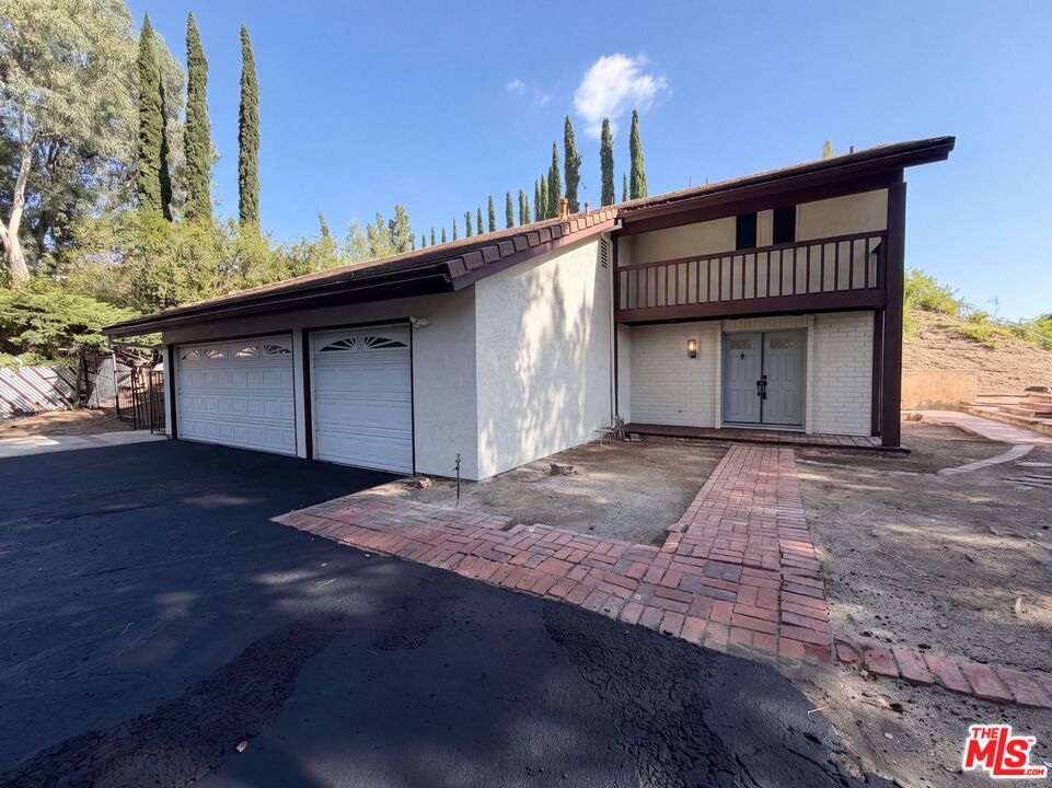 Property photo for 11569 Viking Ave, Los Angeles, CA