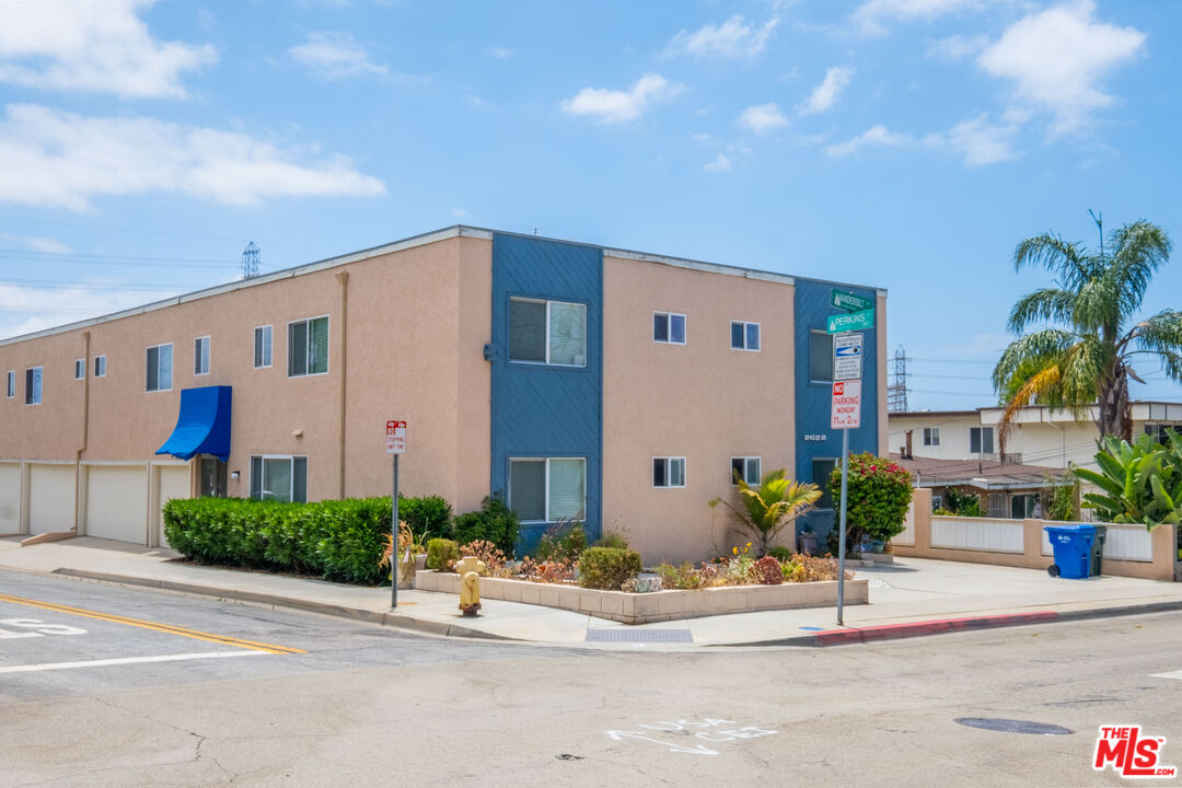 Property photo for 2622 Vanderbilt Ln, #i, Redondo Beach, CA