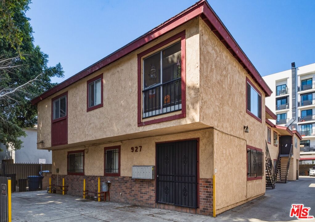 Property photo for 927 S Berendo St, Los Angeles, CA