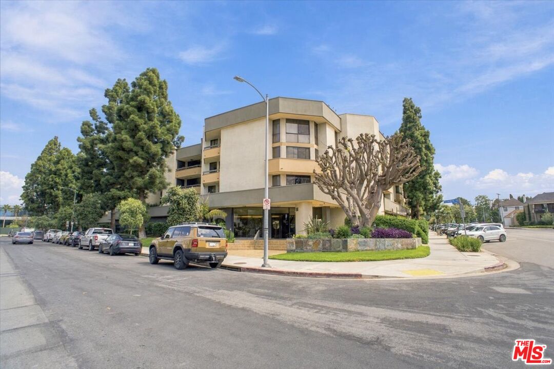 Property photo for 750 S Spaulding Ave, #107, Los Angeles, CA