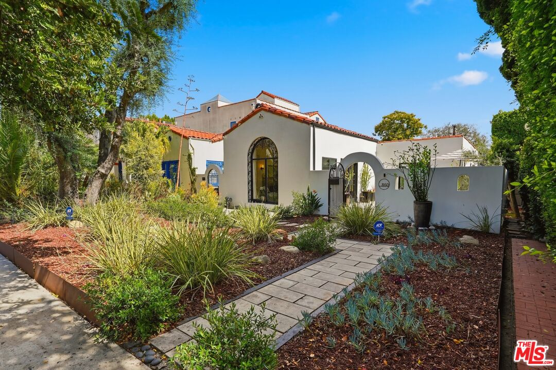 Property photo for 860 S Mullen Ave, Los Angeles, CA