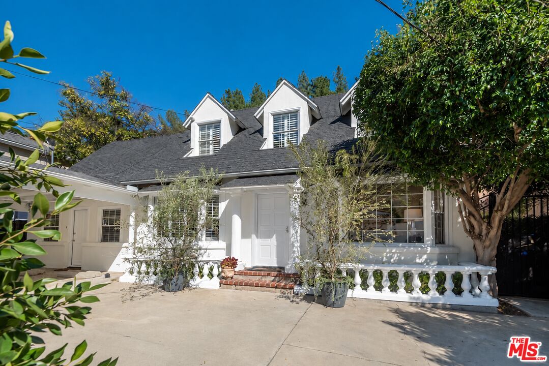 Property photo for 1664 Benedict Canyon Dr, Beverly Hills, CA