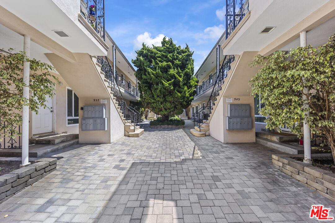 Property photo for 943 2nd St, #4, Santa Monica, CA