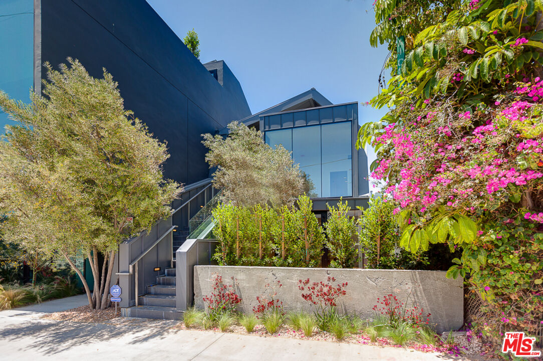 Property photo for 209 Hollister Ave, Santa Monica, CA