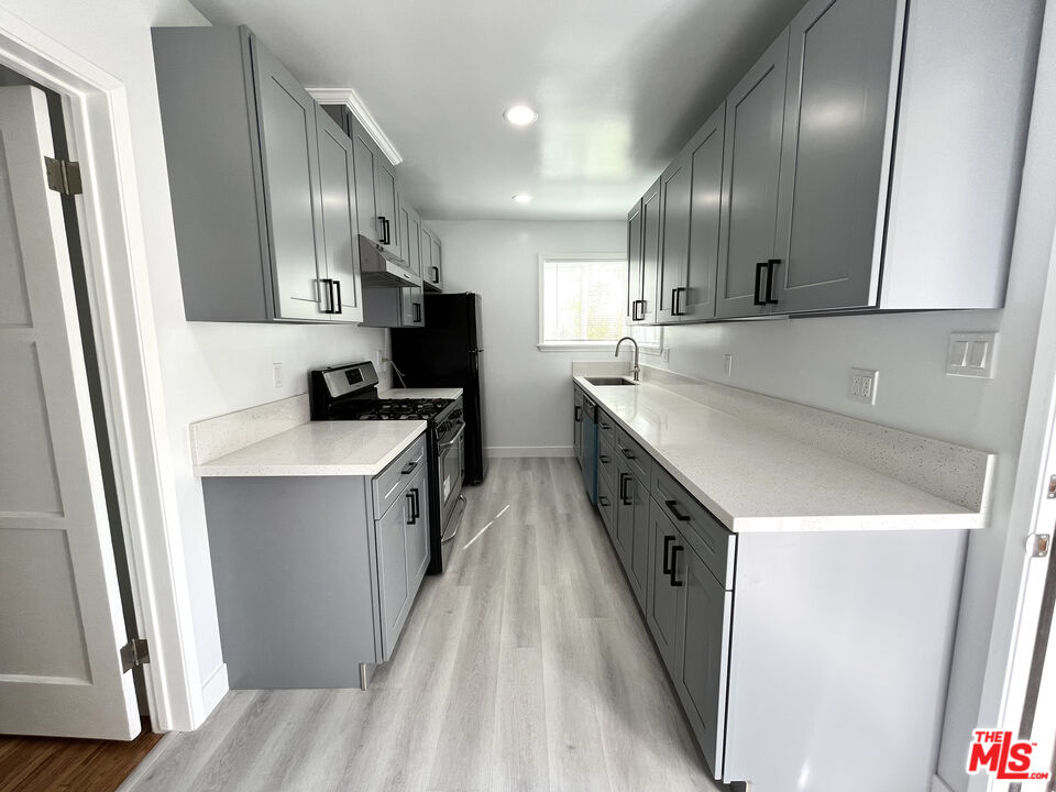 Property photo for 11768 Gateway Blvd, Los Angeles, CA