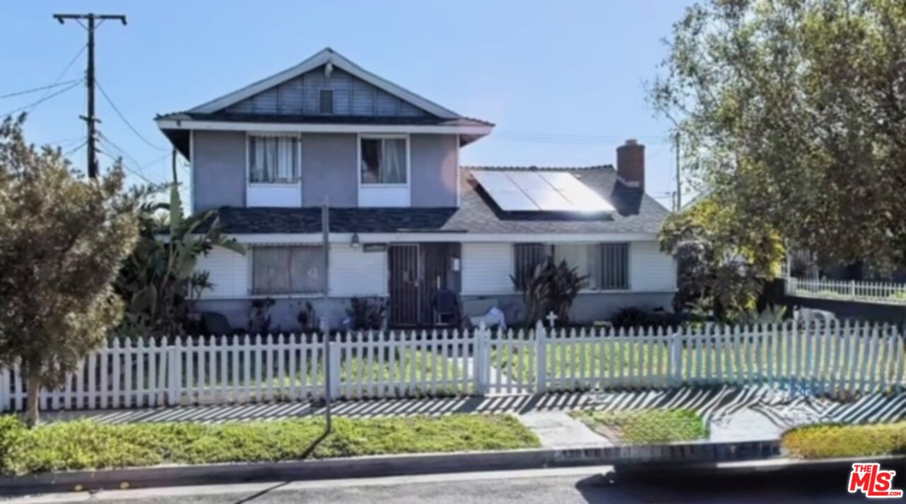 Property photo for 13914 S Main St, Los Angeles, CA
