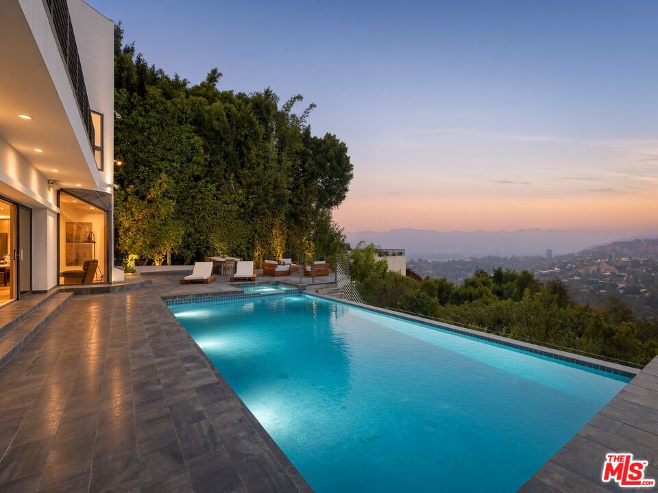 Property photo for 11955 Pinnacle Pl, Beverly Hills, CA