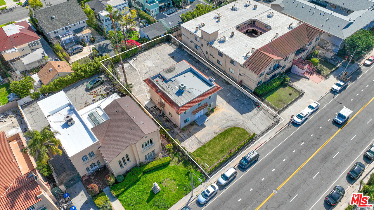 Property photo for 702 Crenshaw Blvd, Los Angeles, CA