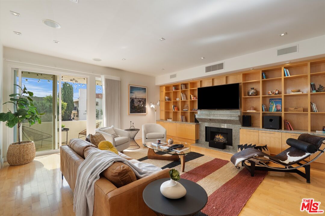 Property photo for 11925 Mayfield Ave, #2, Los Angeles, CA
