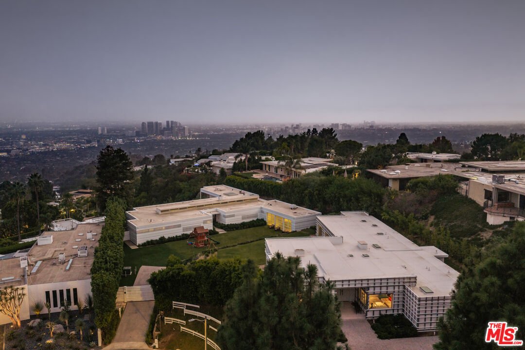 Property photo for 555 Vick Pl, Beverly Hills, CA