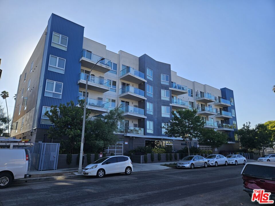 Property photo for 105 S Mariposa Ave, #403, Los Angeles, CA