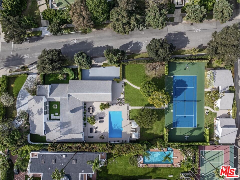 Property photo for 624 N Beverly Dr, Beverly Hills, CA
