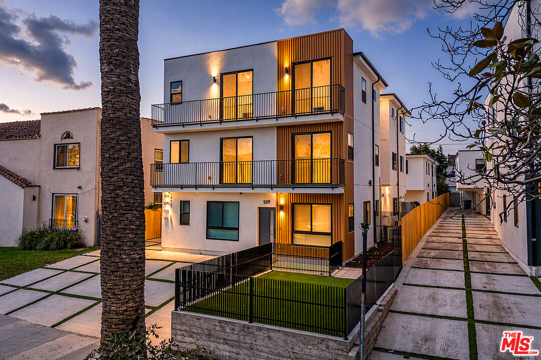 Property photo for 1019 S Citrus Ave, Los Angeles, CA