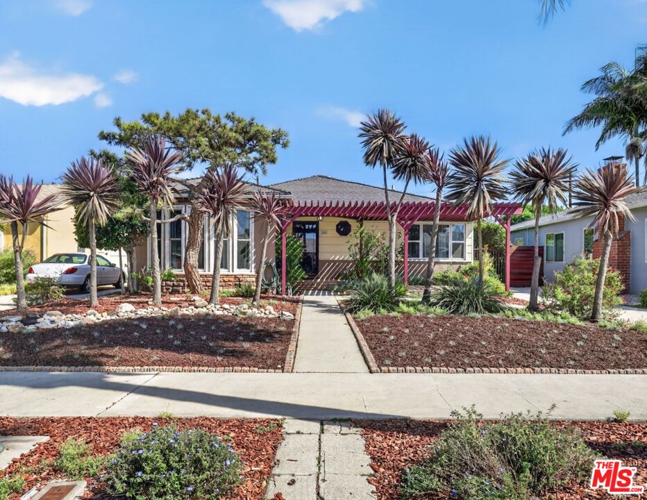 Property photo for 3516 S Cochran Ave, Los Angeles, CA