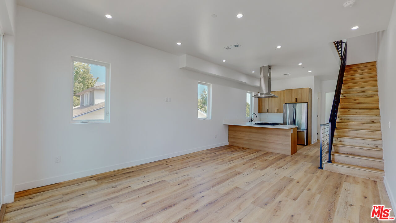 Property photo for 4462 Maplewood Ave, Los Angeles, CA