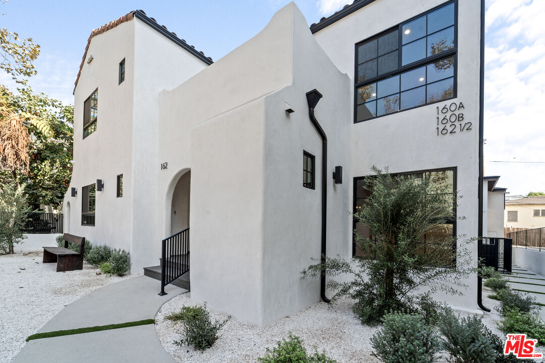 Property photo for 160 N Almont Dr, #A, Beverly Hills, CA
