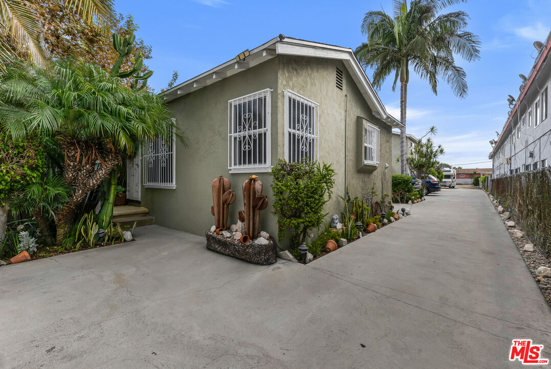 Property photo for 10914 S Osage Ave, Inglewood, CA
