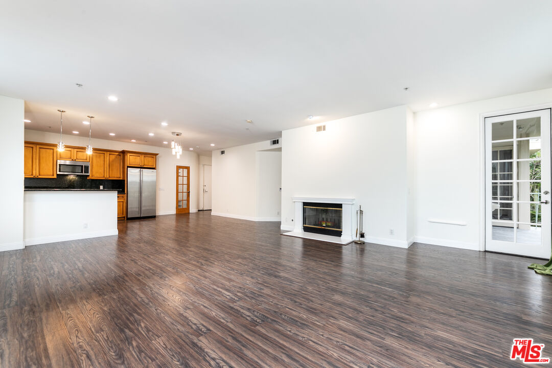 Property photo for 117 N Gale Dr, #306, Beverly Hills, CA