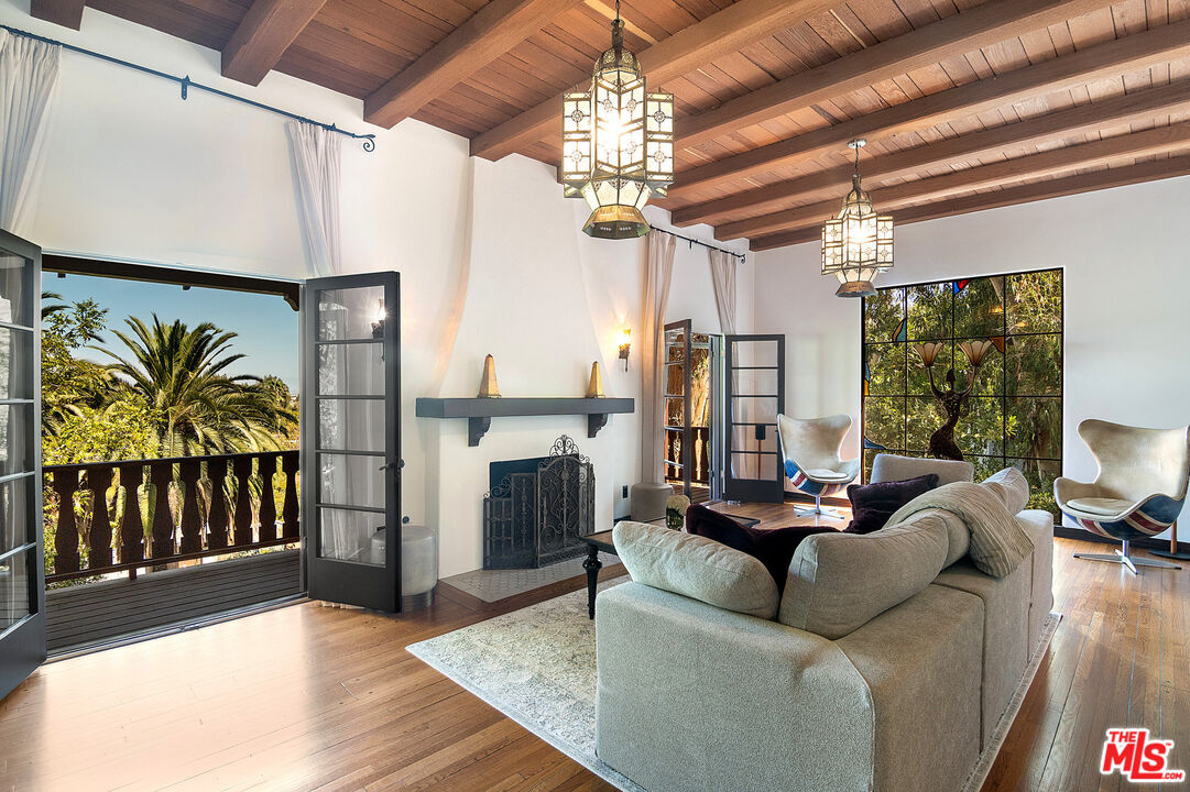 Property photo for 3475 N Knoll Dr, Los Angeles, CA