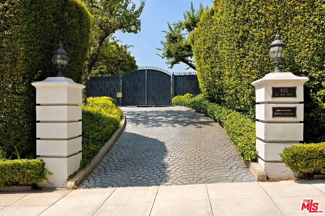 Property photo for 801 N Alta Dr, Beverly Hills, CA