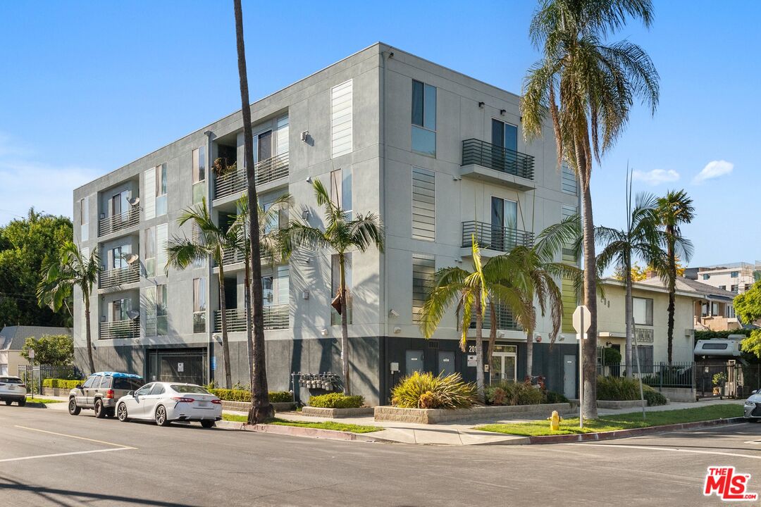 Property photo for 201 N Manhattan Pl, Los Angeles, CA