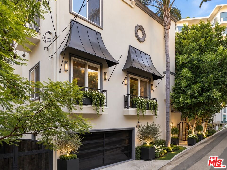 Property photo for 1969 Curson Pl, Los Angeles, CA