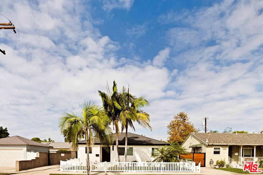 Property photo for 1031 Lake St, Venice, CA