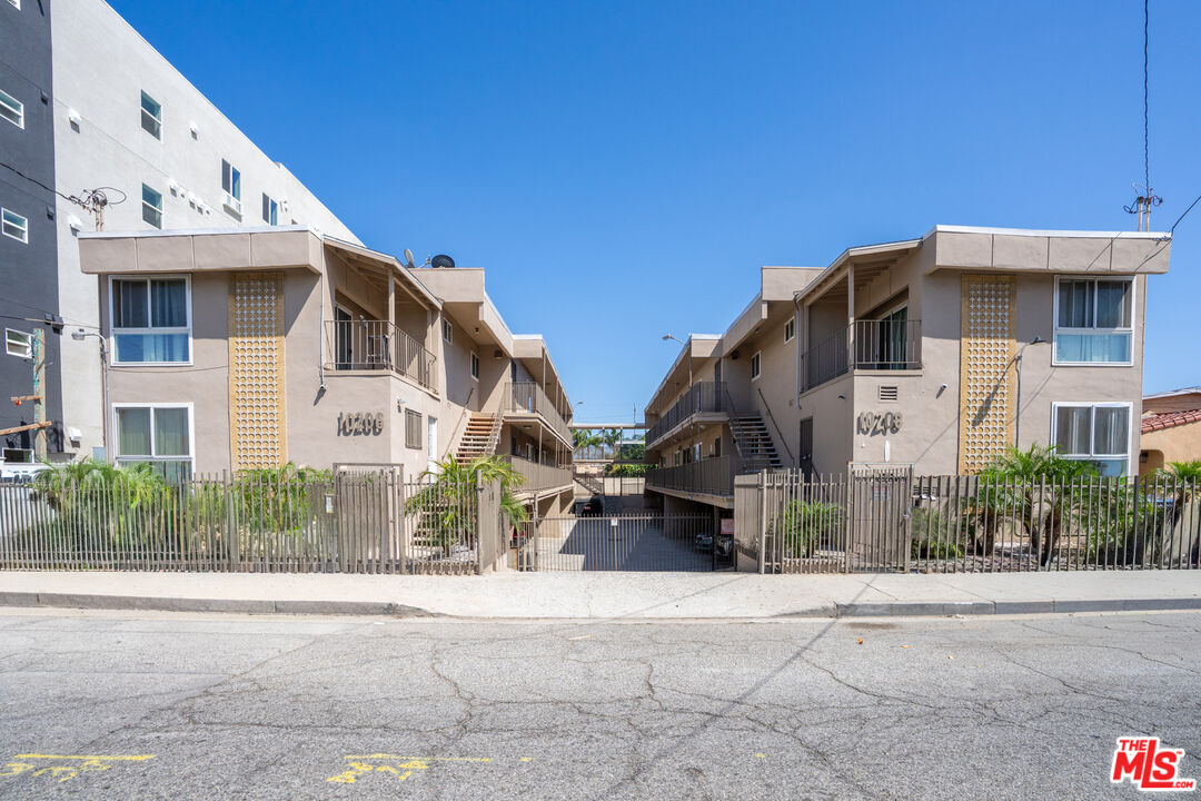 Property photo for 10206 S Inglewood Ave, Inglewood, CA