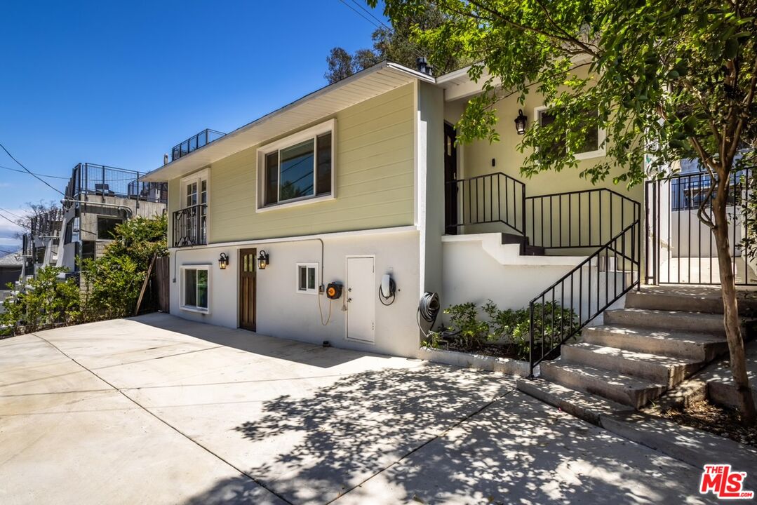 Property photo for 8876 Wonderland Ave, Los Angeles, CA