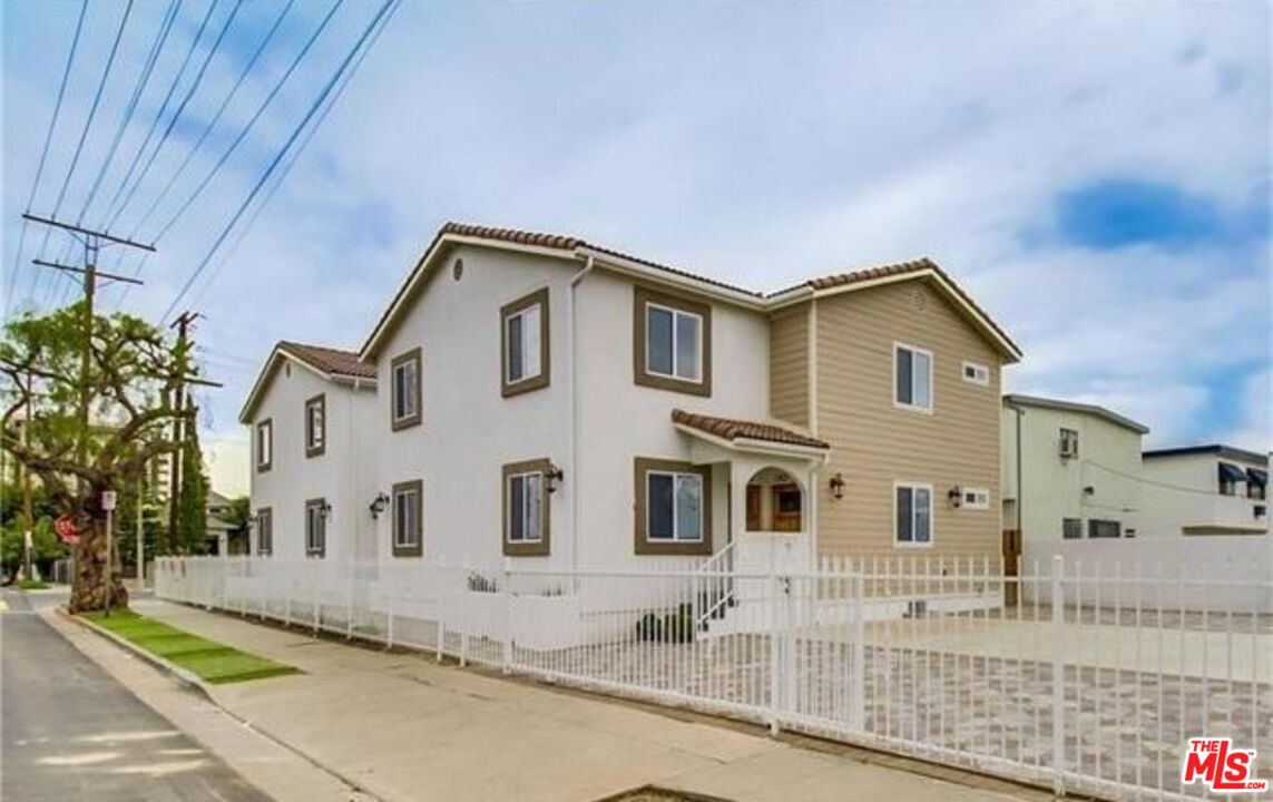 Property photo for 1201 1/2 S Catalina St, Los Angeles, CA