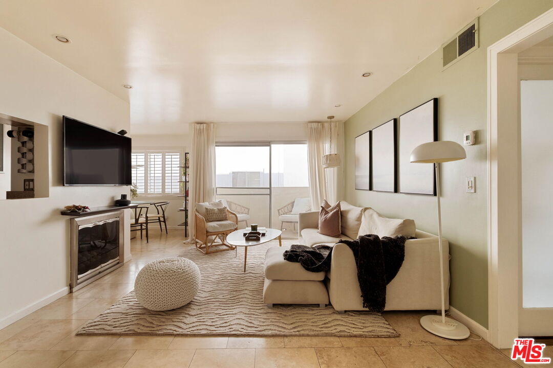 Property photo for 1021 N Crescent Heights Blvd, #207, Los Angeles, CA