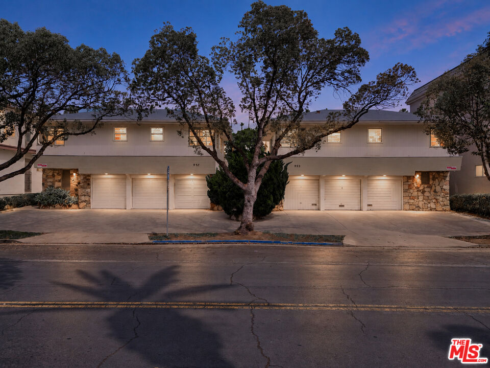 Property photo for 927 3rd St, Santa Monica, CA